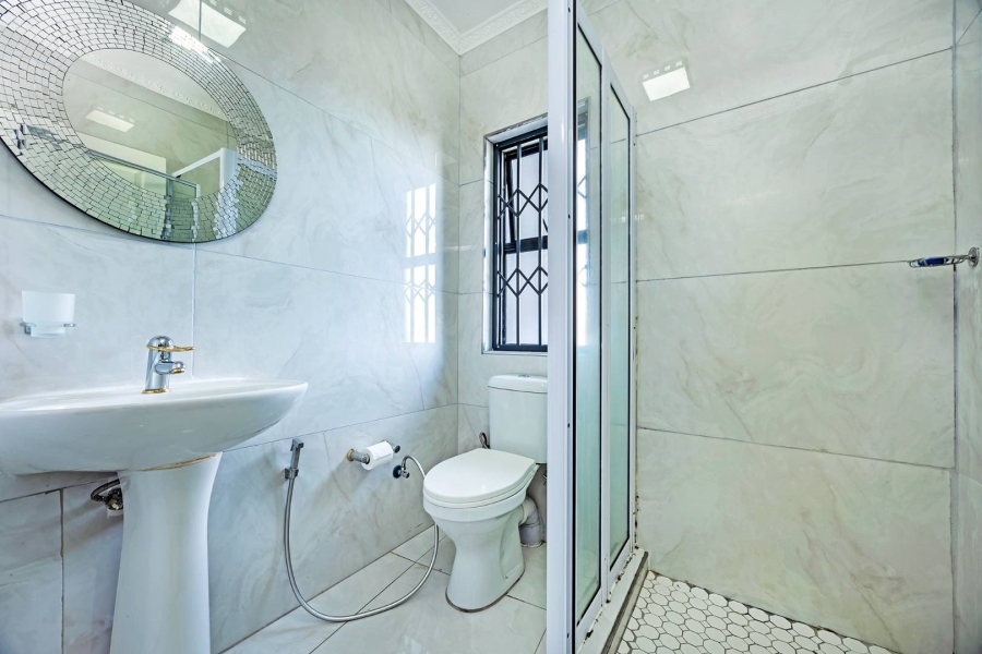 8 Bedroom Property for Sale in Plattekloof Western Cape